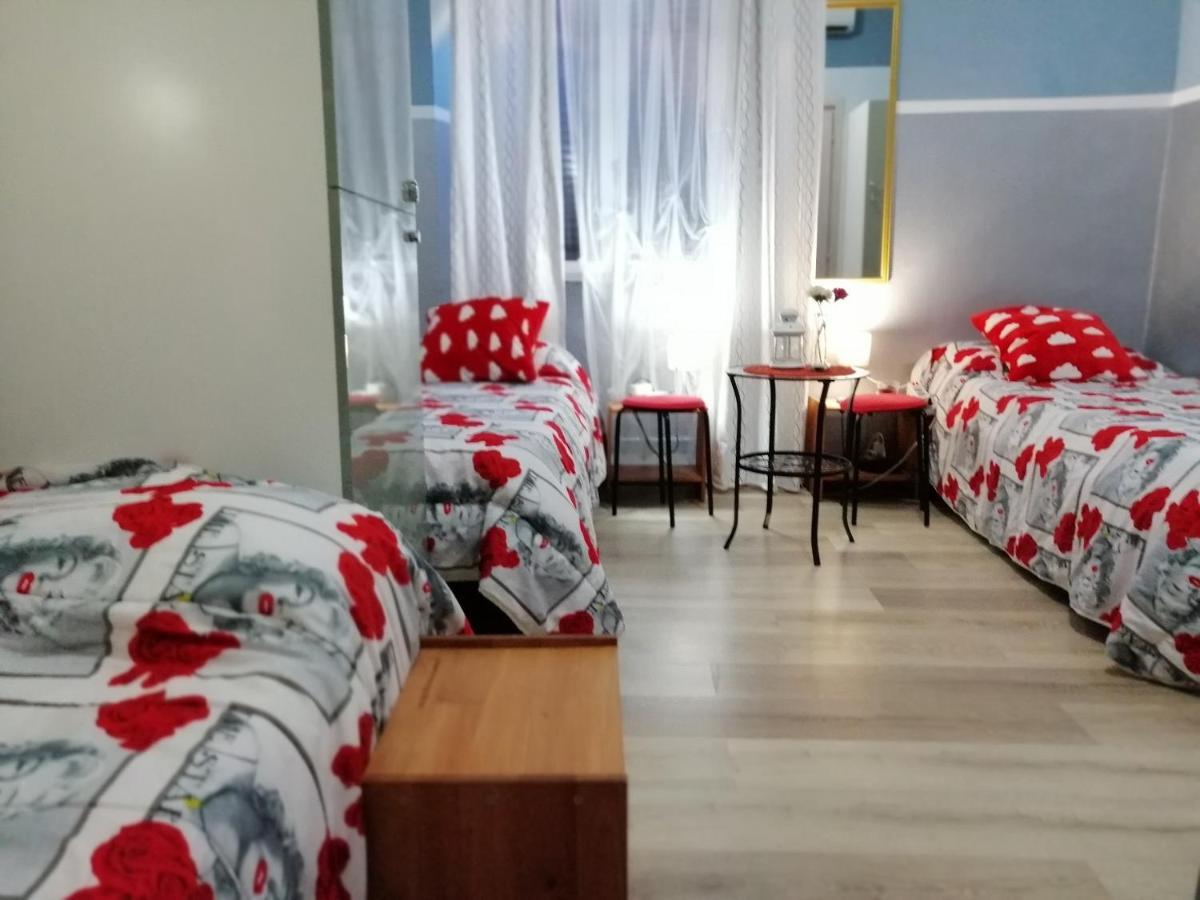 Roman Holidays Hostel Bagian luar foto